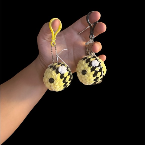 Bumble bee keychain/Backback buddy - Picture 2 of 2